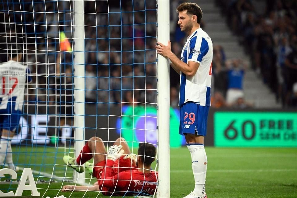Giménez acechó el gol. Crédito: AFP
