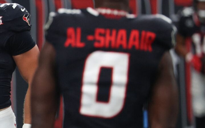Multa NFL a jugador de los Texans por mostrar nombre de una niña palestina muerta